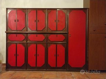 Armadio credenza in legno rossa