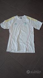 Tshirt e pantaloncini Juventus originali 
