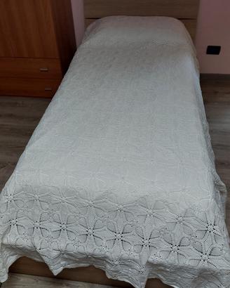 Copriletto all'uncinetto per letto singolo