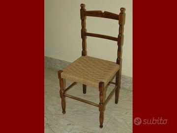 Sedie rustiche in legno con seduta impagliata