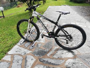 Mountain bike in carbonio 