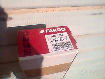 Tenda oscurante per lucernario FAKRO rotta