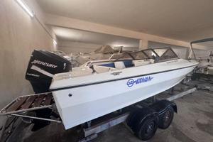 Barca motore e carrello