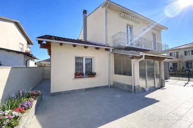 Casa indipendente di 207 m² con 4 locali e box aut