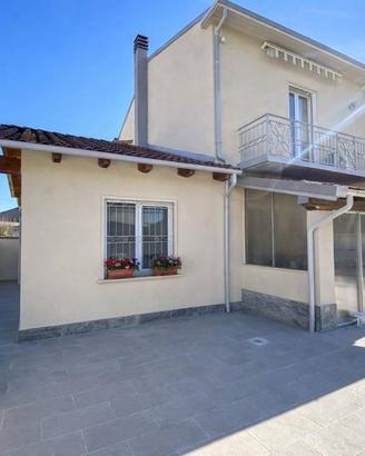 Casa indipendente di 207 m² con 4 locali e box aut