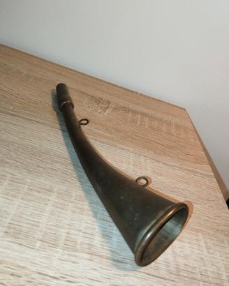 Antico corno da caccia in ottone brunito 