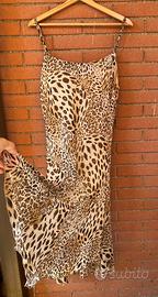 Abito a fantasia con rifiniture in oro