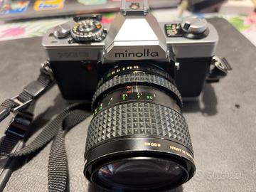 Fotocamera Minolta XG 9 con obiettivo 35-70mm