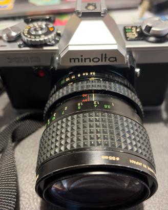 Fotocamera Minolta XG 9 con obiettivo 35-70mm