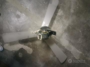 ventilatore a soffitto con lampadario