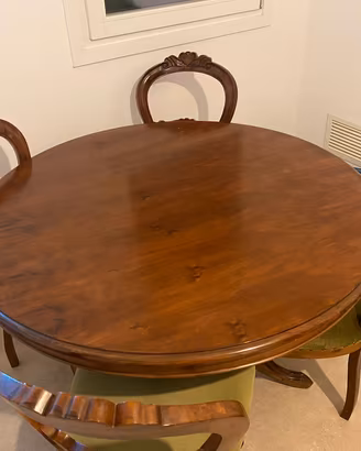 Tavolo e 6 sedie di legno