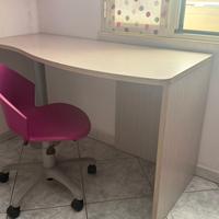 mobili cameretta scrivania e sedia