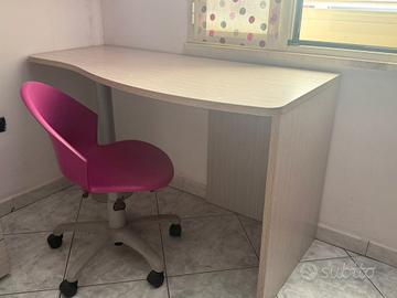 mobili cameretta scrivania e sedia