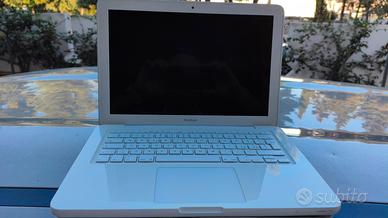 1 MacBook  14  modello bianco 2010 display fun