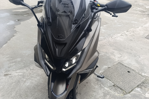 Kymco ak 550