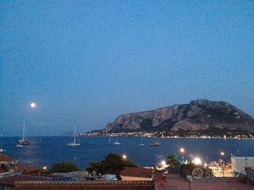 Mondello vicino mare,piazza,spiaggia,