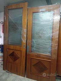 Porta sinistra scorrevole e destra basculante