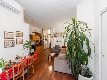 Tre locali doppi servizi con box e cantina