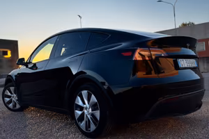Tesla Model Y subentro leasing o Riscatto