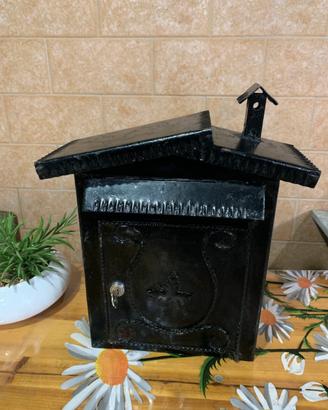 Cassetta postale in ferro battuto