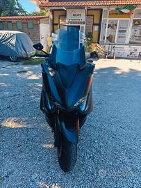 Yamaha t max 560