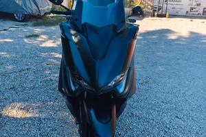 Yamaha t max 560