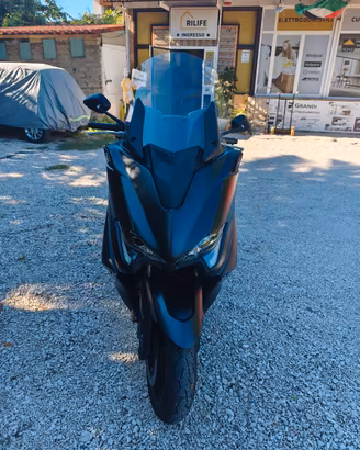 Yamaha t max 560