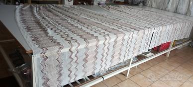 coppia di tende ricamate in cotone disegnato