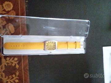 Coppia orologi rettangolari giallo e blu quarzo
