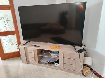 televisore e mobile