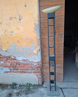 lampada da terra piantana portacd