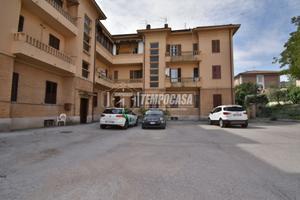 Appartamento con 2 camere, sala, cucina e bagno