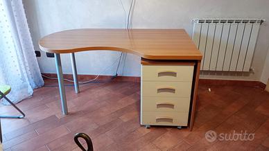 Scrivania Angolare Ergonomica con Cassettiera