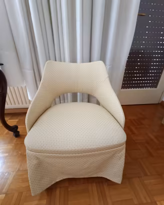 DUE POLTRONCINE BIANCHE