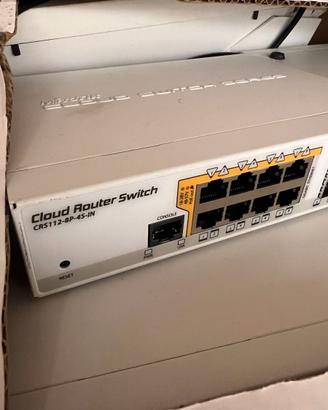 Switch PoE Mikrotik CRS112-8P-4S-IN
