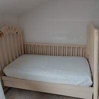 lettino per neonati con sbarre regolabili 