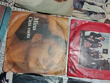 155 pezzi di 45 giri 