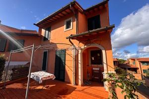 VILLA A SCHIERA A GREVE IN CHIANTI