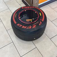 Gomma Formula 1 Pirelli PZERO  tavolino da caffè