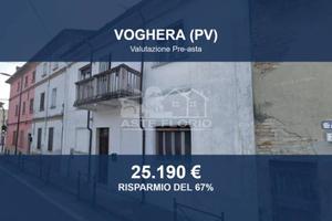 Immobile in asta di 176 m² con box auto a Voghera