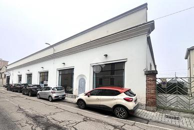 NEGOZIO A CASTEGGIO