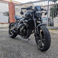 Triumph Trident 660 2022 9100km full black Tratt.
