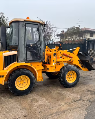 P137 Pala gommata JCB 407 B
