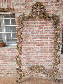cornice in ottone