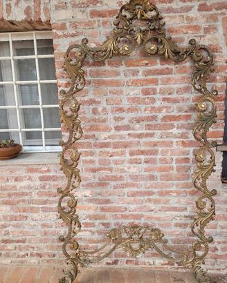 cornice in ottone