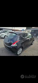 lancia y 2013 (1200 benzina)