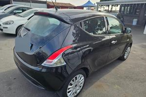 lancia y 2013 (1200 benzina)