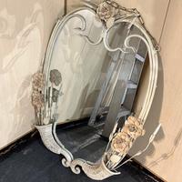 Specchio con cornice in ferro battuto