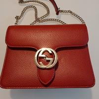 Borsa Gucci Interlocking con dettagli dorati