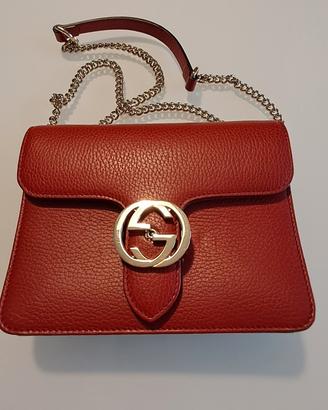 Borsa Gucci Interlocking con dettagli dorati